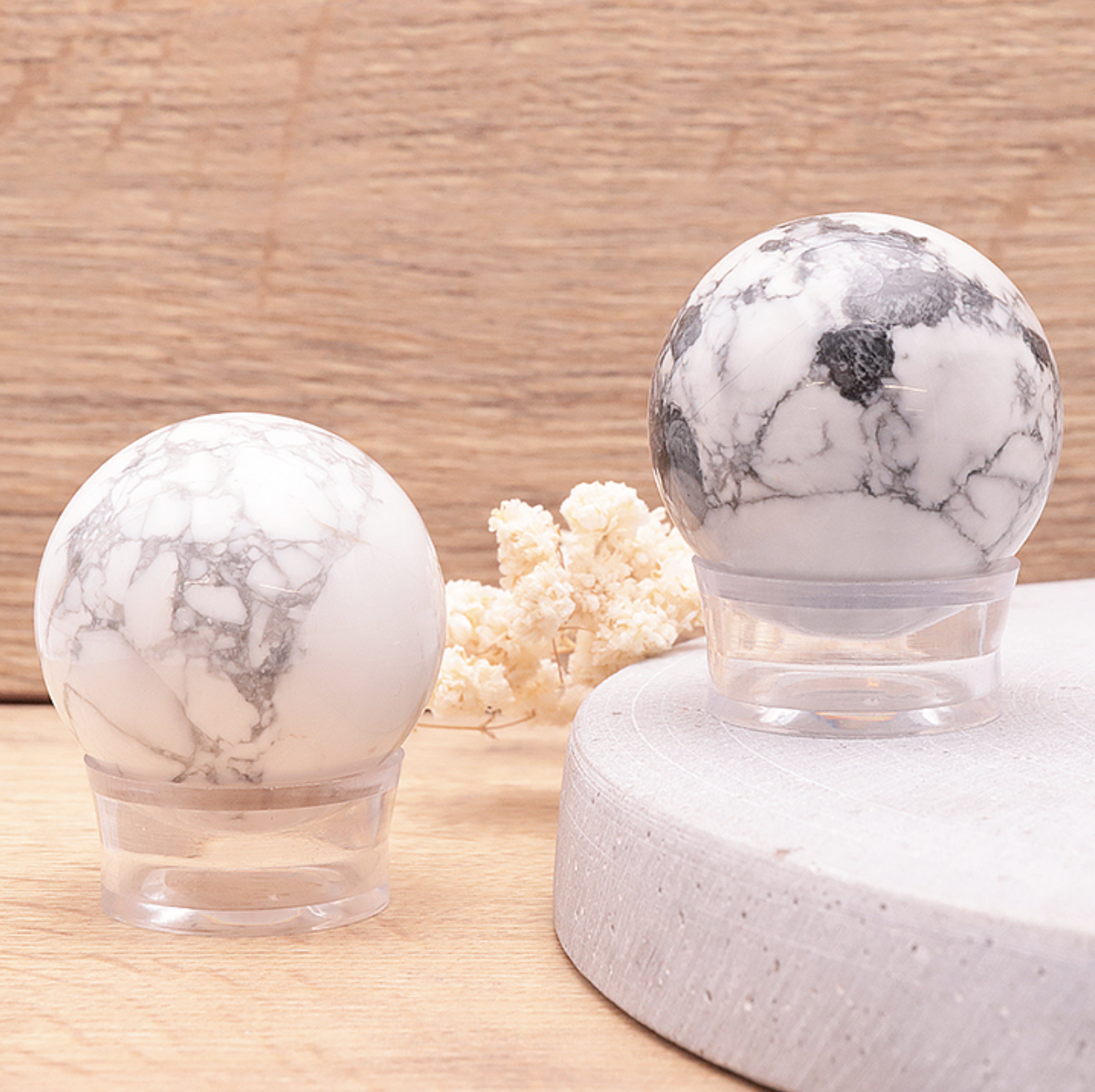 SPHÈRE 40MM HOWLITE BLANCHE A (1 PIÈCE)