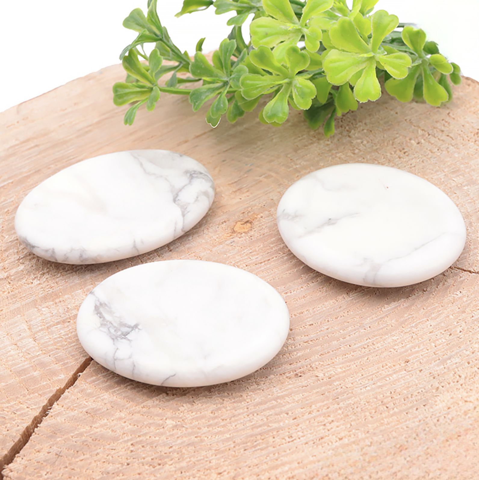 GALET ANTI STRESS 45 À 50MM HOWLITE BLANCHE A